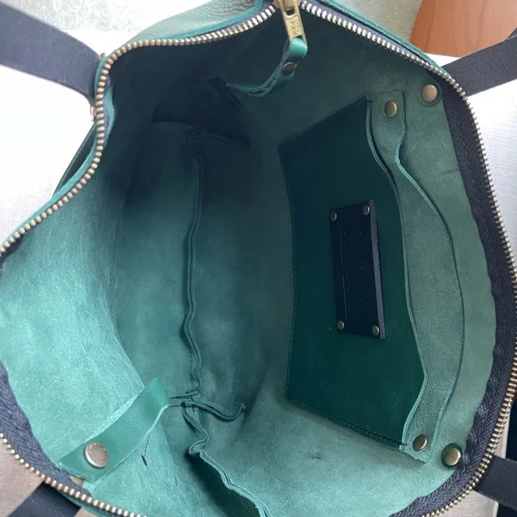 Portland Leather Medium Zipper Tote Bag OG ARUBA - Picture 10 of 13